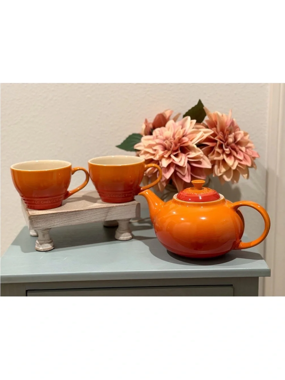 Le Creuset Flame 1.3L Classic Teapot & 2x400ml Cappuccino Mugs Seconds- NEW